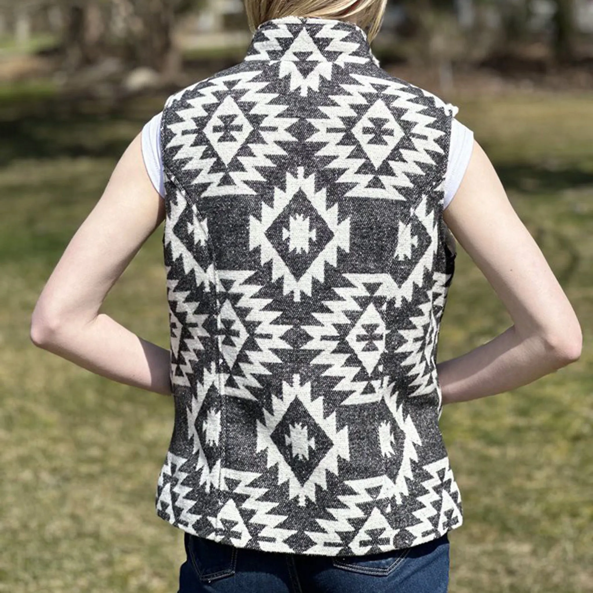 Montana Co. Women's Black & White Aztec Vest